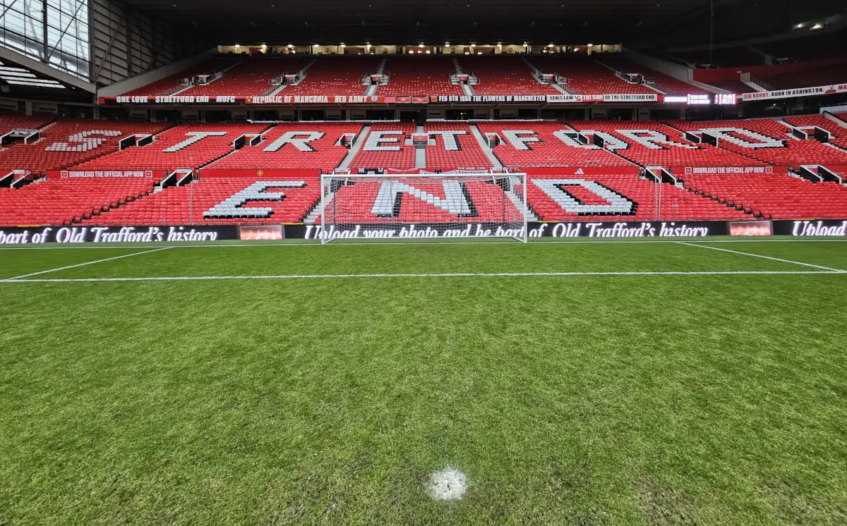 Widok z jedenastu metrów na Stretford End | Fot. DevilPage.pl