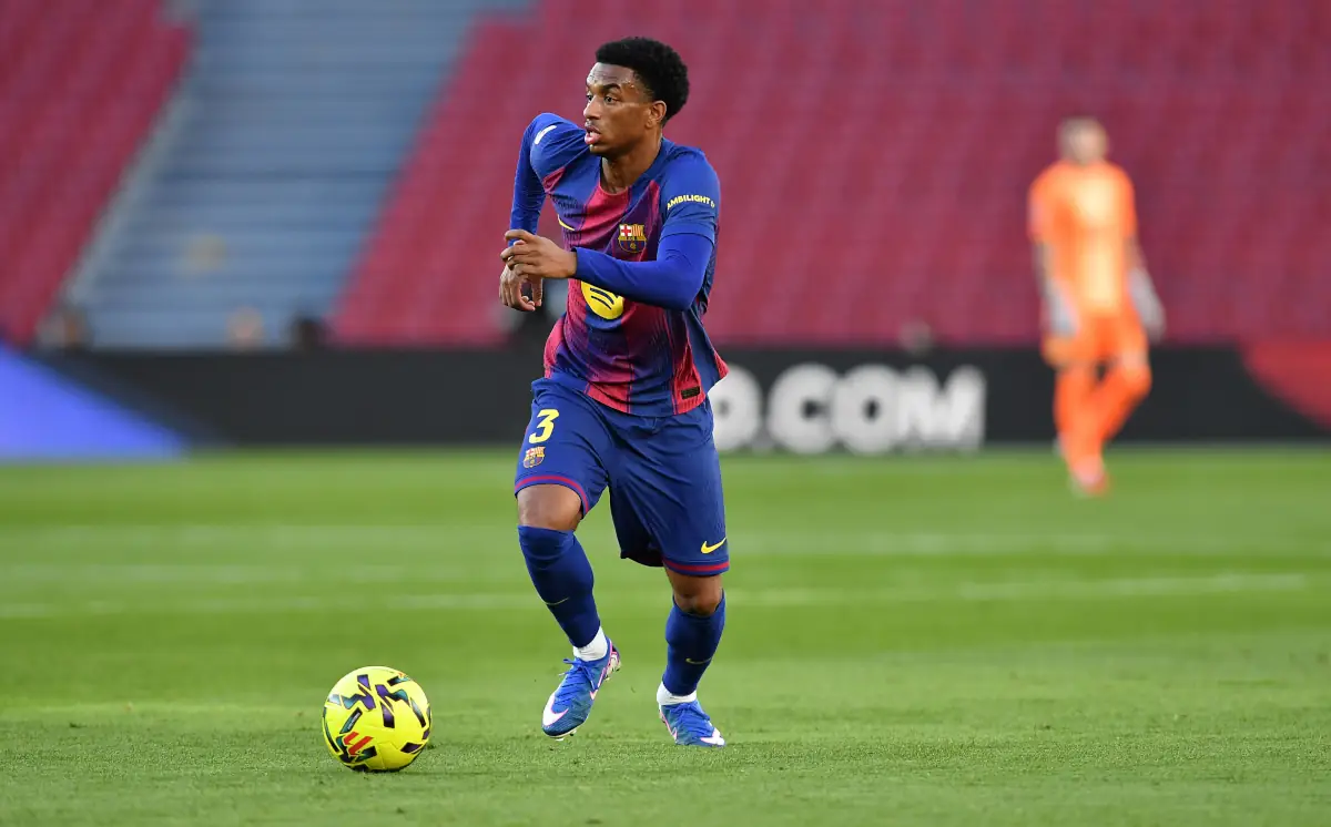 Manchester United złożył „konkretną ofertę” za obrońcę Barcelony