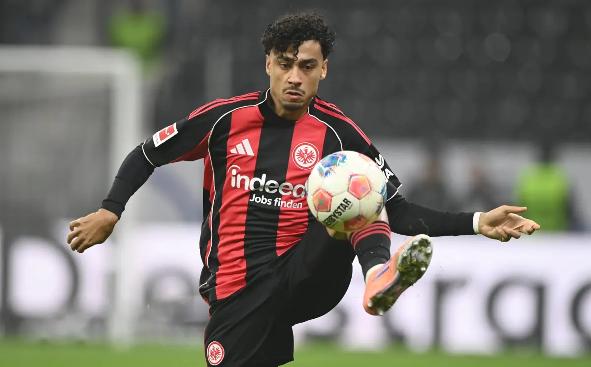 Manchester United ustawił się w kolejce po obrońcę Eintrachtu