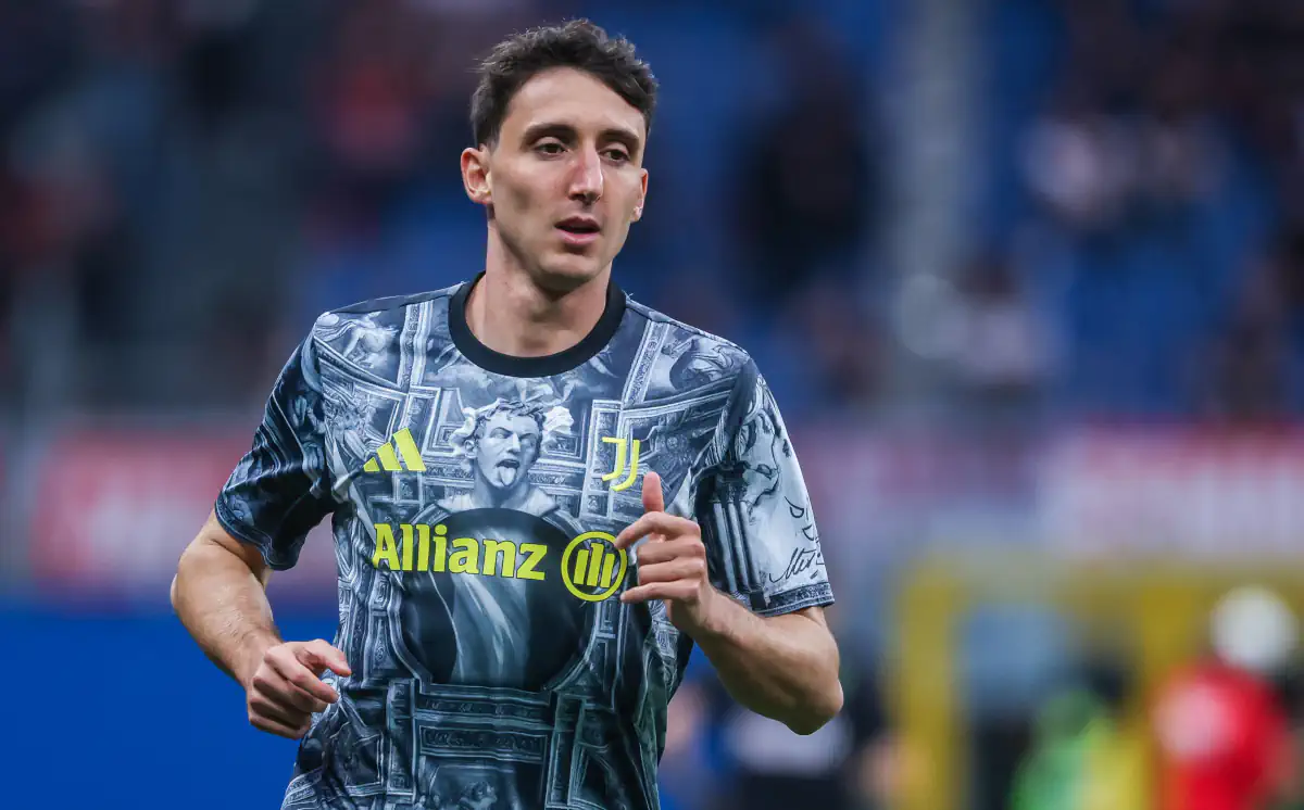 Manchester United ustawił się w kolejce po lewego obrońcę Juventusu