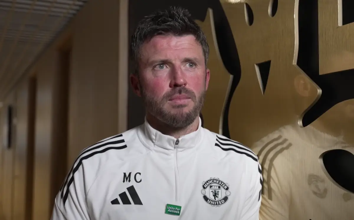 Carrick uważnie przygląda się młodym piłkarzom Manchesteru United