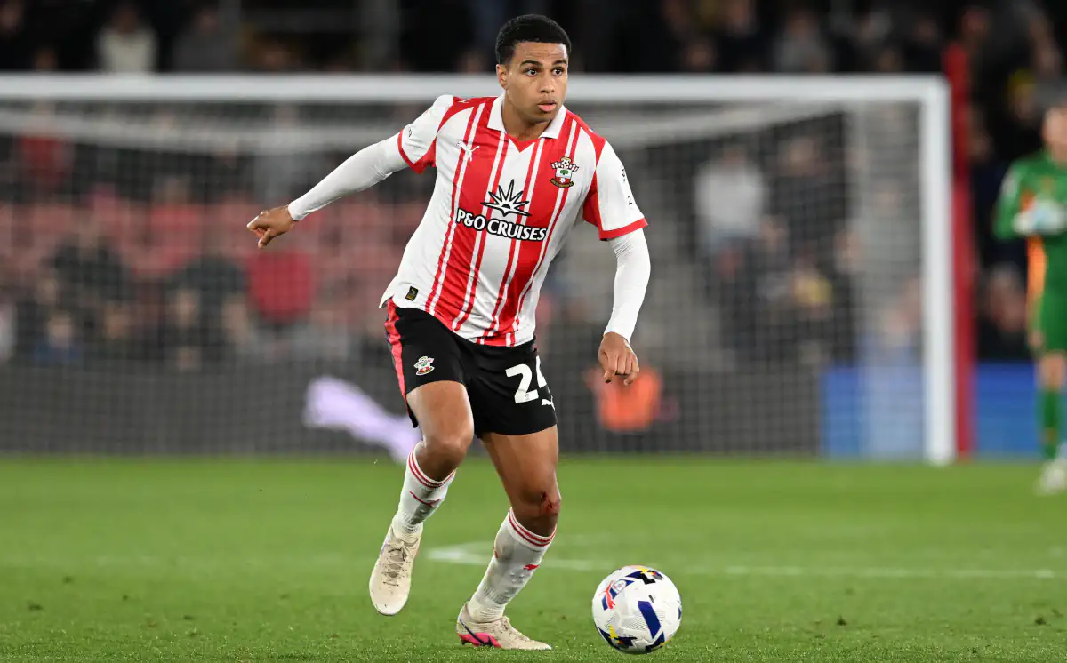 Manchester United poluje na talent z Southampton