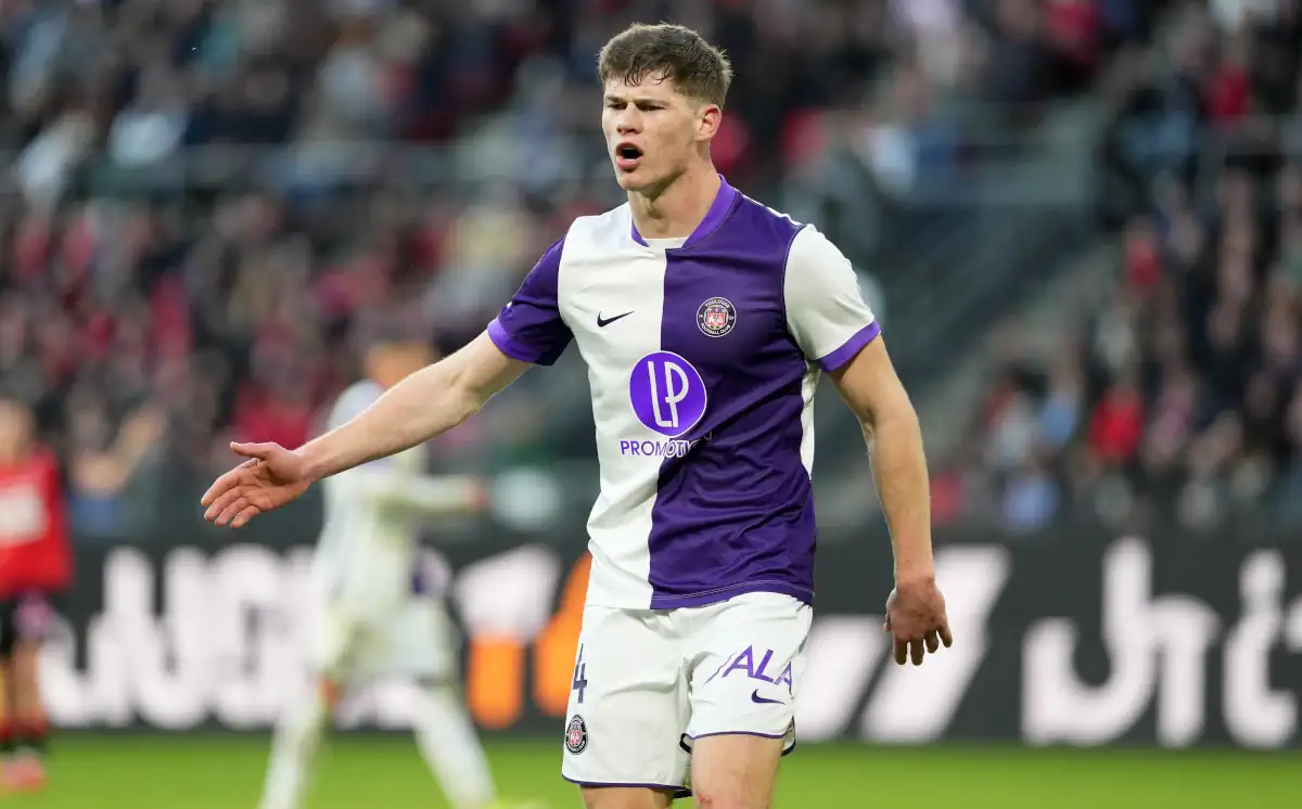 Były obrońca Leeds United na celowniku Manchesteru United