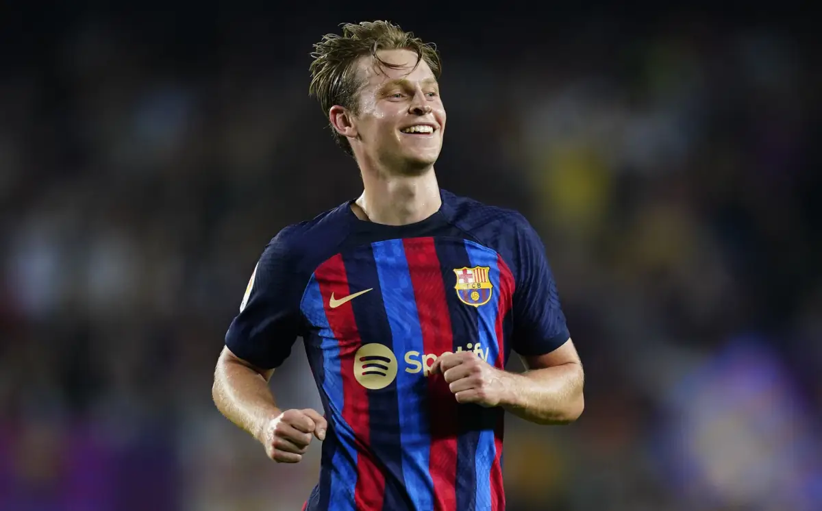 Barcelona podja decyzj w sprawie De Jonga. „Nietykalny”