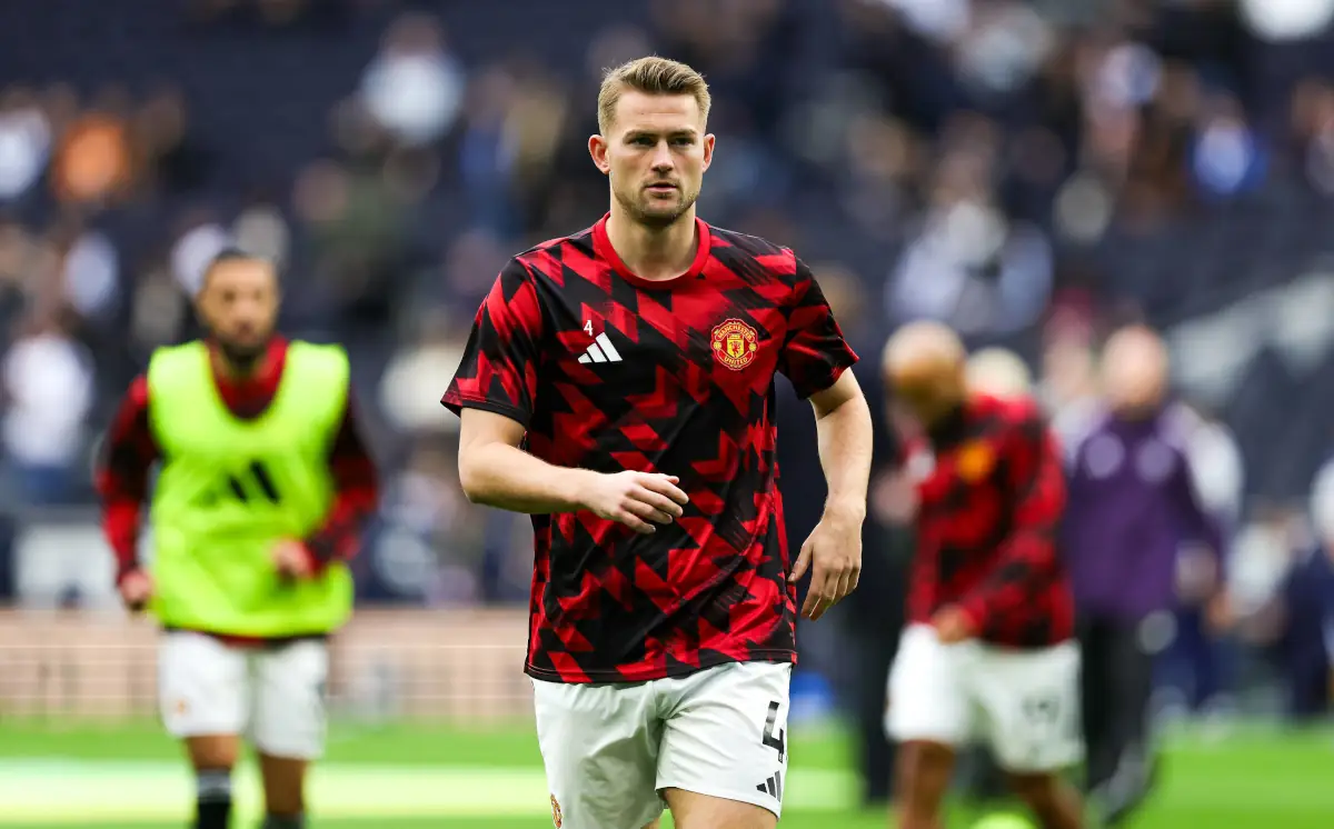 Zirkzee i De Ligt nieobecni na treningu przed meczem z Arsenalem