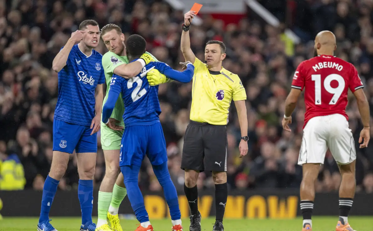 Manchester United - Everton 0:1. Czerwone Diabły skompromitowały się grając 11 na 10
