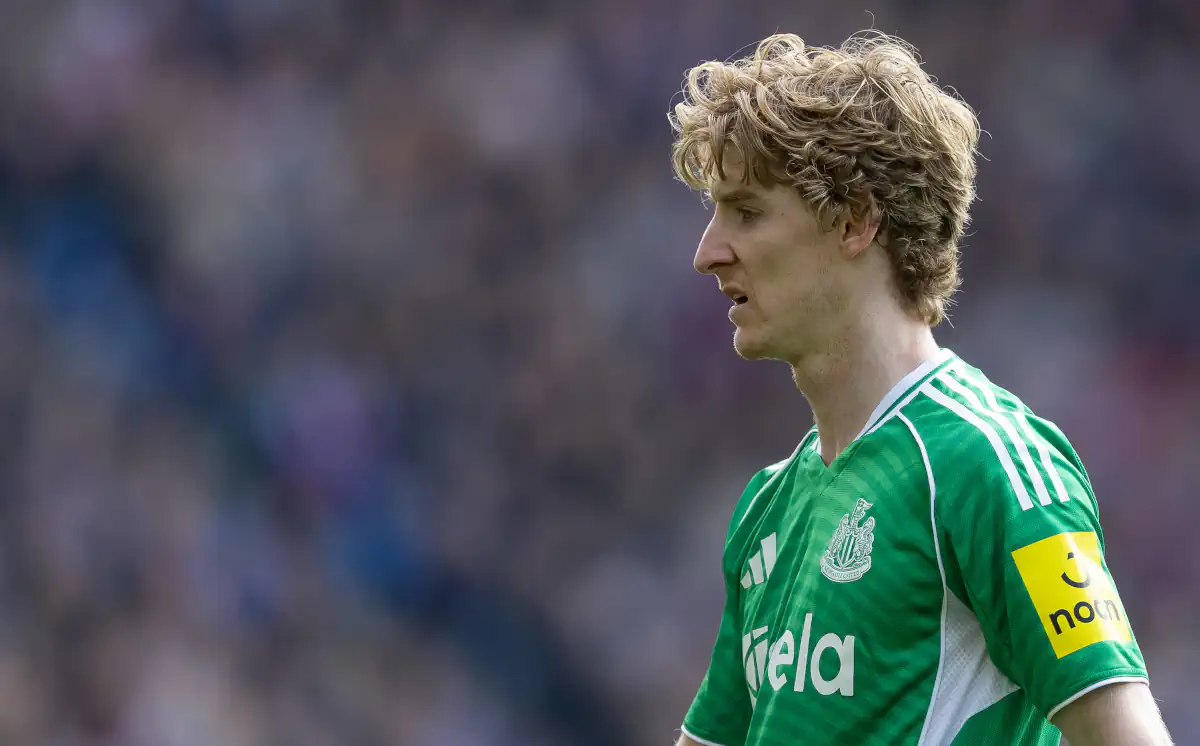 Anthony Gordon otwarty na transfer, Manchester United ustawił się w kolejce