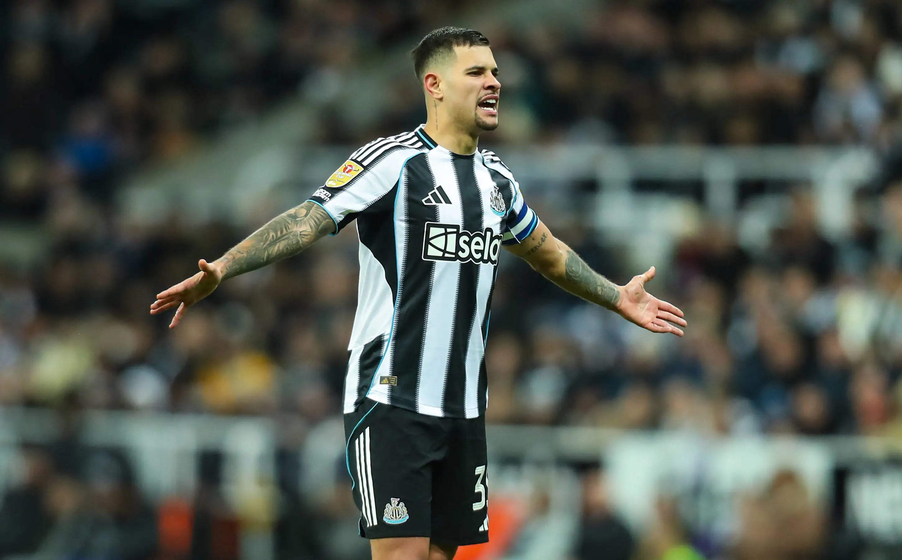 „Nikt w Newcastle o tym nie słyszał”. Transfer Bruno Guimaraesa daleki od finalizacji