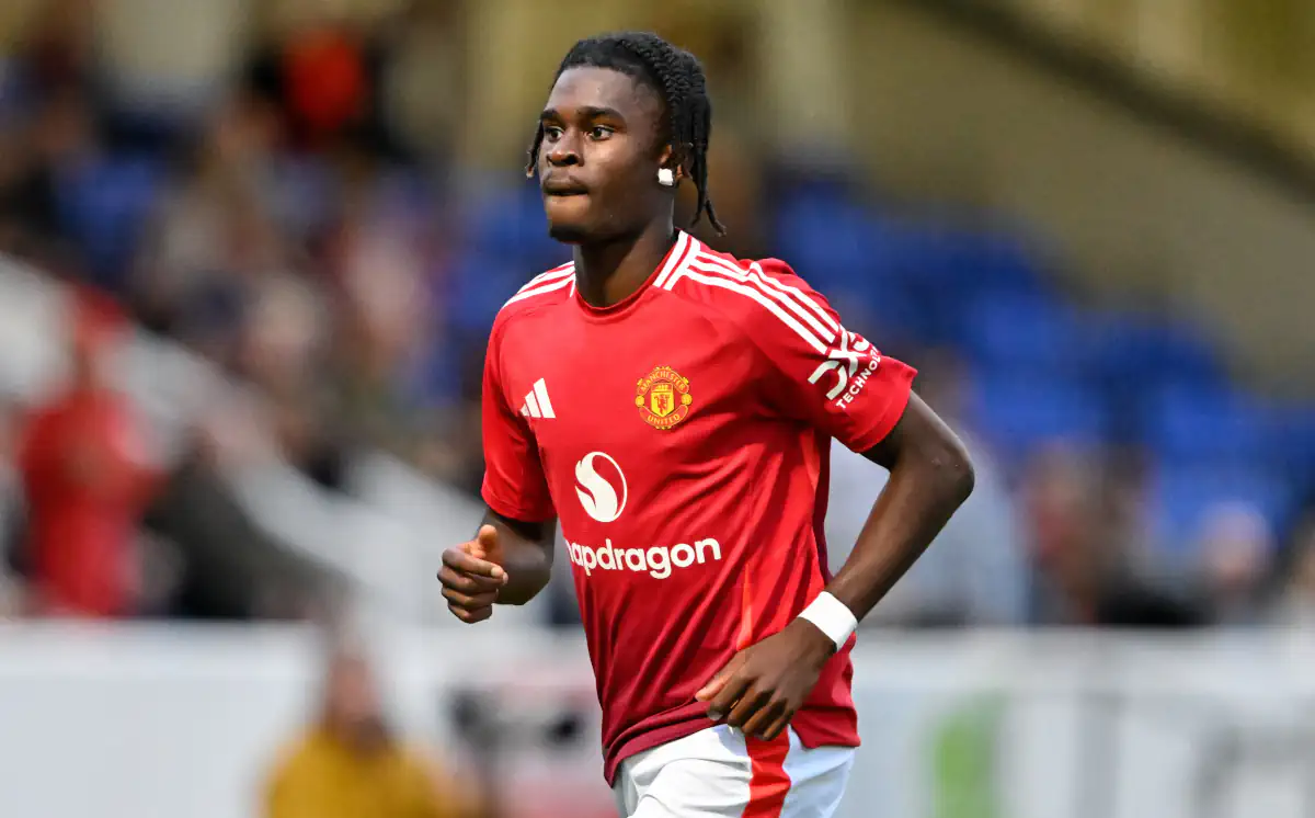 Młody prawy obrońca przedłużył kontrakt z Manchesterem United