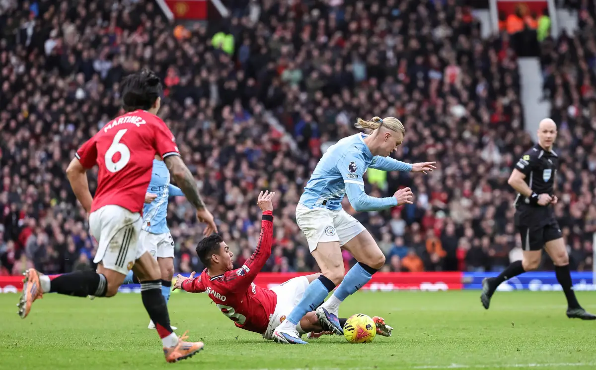 Martinez wyjawił, co Carrick powiedział piłkarzom przed derbami Manchesteru