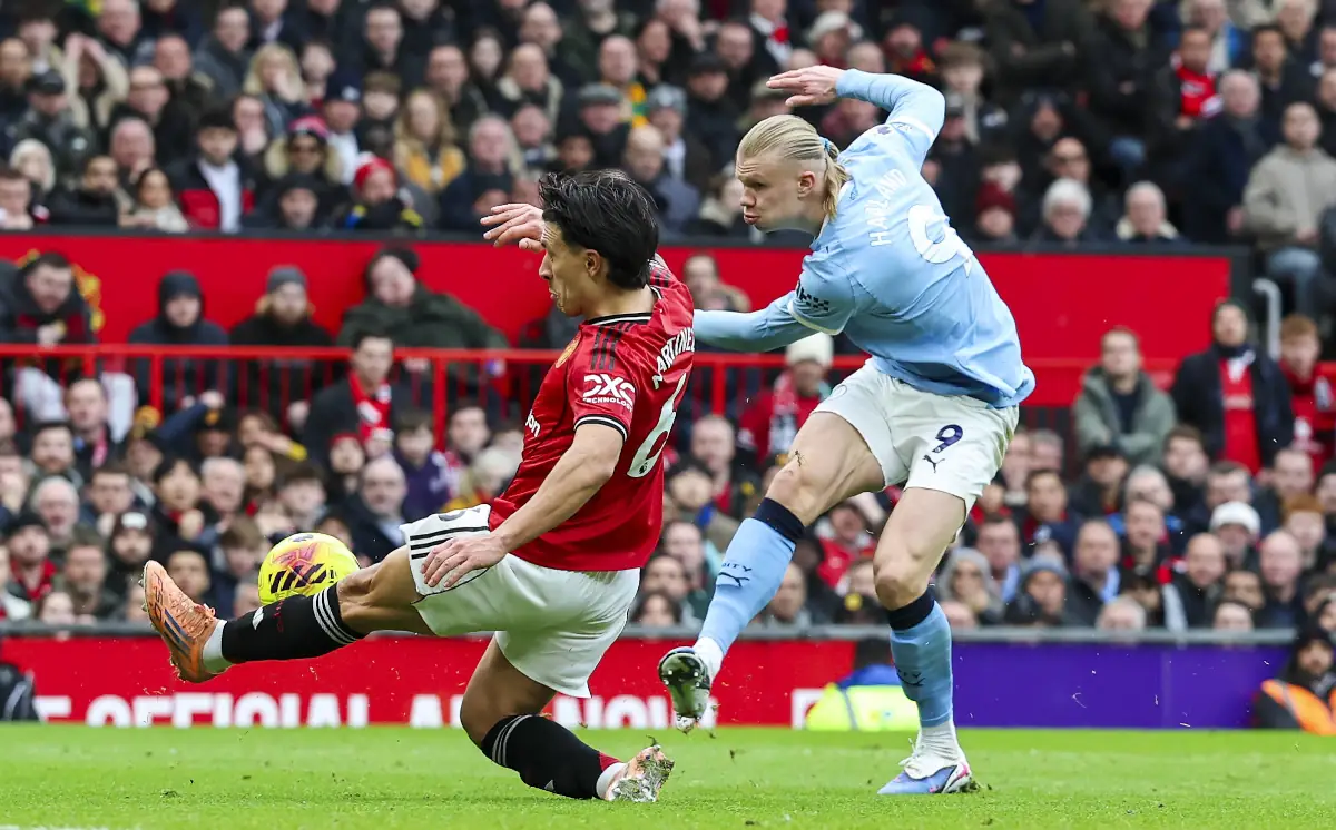 „Ludzie zawsze gadają”. Martinez odpowiedział na krytykę Scholesa i Butta