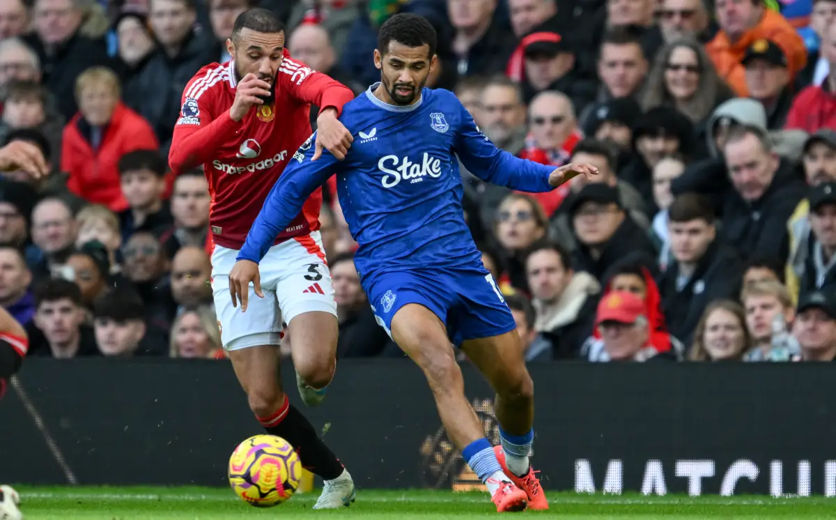 Mazraoui odmówił wyjścia na boisko w tęczowej kurtce, Manchester United wydał oświadczenie