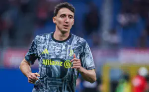 Manchester United ustawił się w kolejce po lewego obrońcę Juventusu