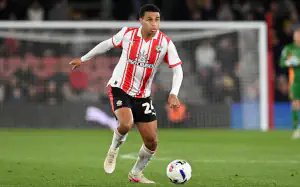 Manchester United poluje na talent z Southampton