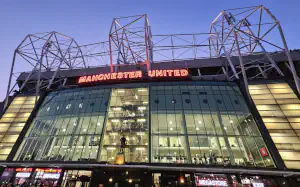 Manchester United gotowy wydać 150 milionów funtów na 3 pomocników