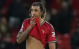 Koniec sezonu dla Leny’ego Yoro? Fatalne wieści przed meczem z Chelsea