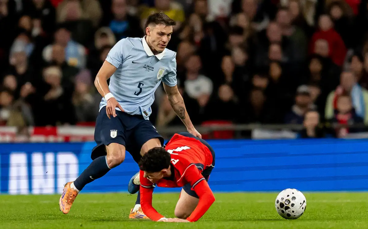 Manuel Ugarte obejrzał dwie żółte kartki i nie wyleciał z boiska